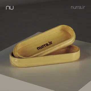 نمای داخلی جامدادی چوبی پیله و امضای حک‌شده nurra.ir روی در